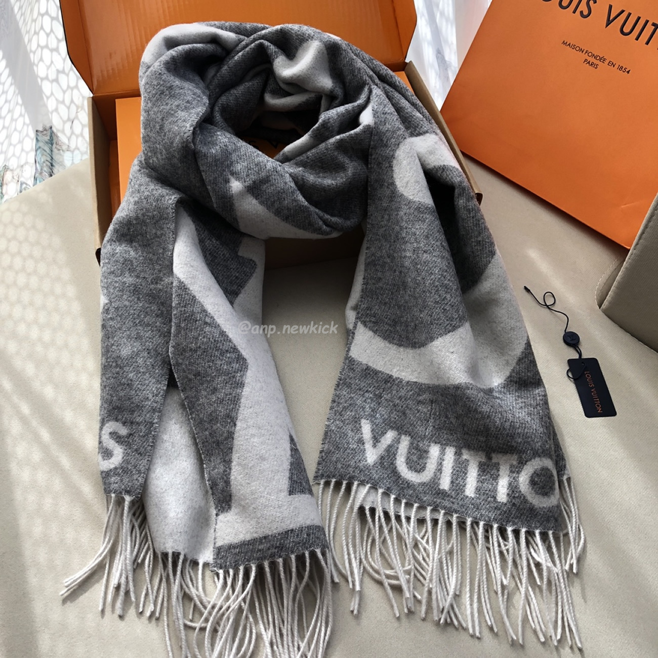 Louis Vuitton Lv Reykjavik Scarf 75x185cm (2) - newkick.app